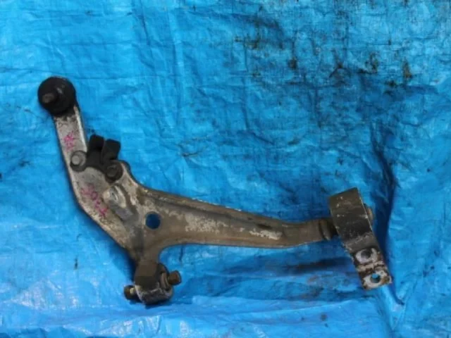 Качающийся рычаг правый для Nissan X-Trail T30 RU 2001-2007 на фотографиях