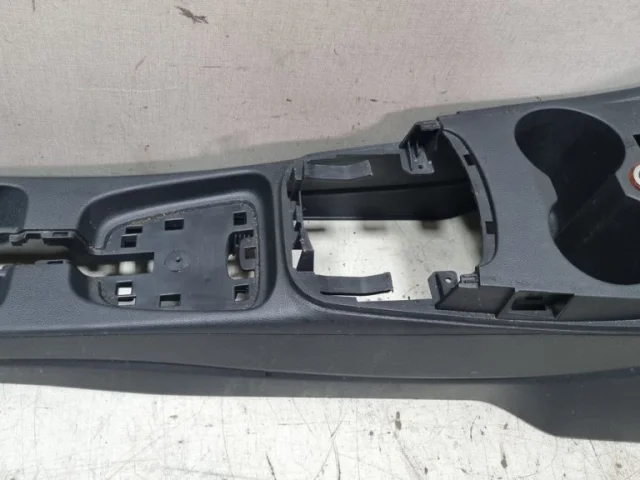 Крышка подлокотника для Volkswagen Polo V (6R) 2009-2014 на фотографиях