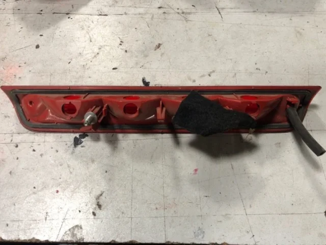 Стоп-сигнал правый для Peugeot 308 SW T7 2007-2014 на фотографиях