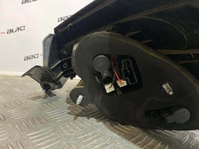 Фонарь внешний левый для Citroen DS4 2011-2016 на фотографиях