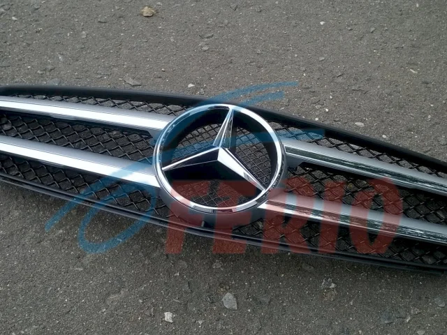 Решетка радиатора для Mercedes-Benz C class C204 2008-2015 на фотографиях