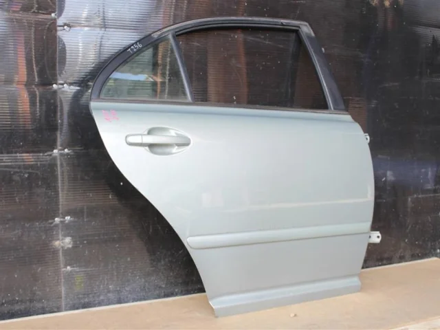 Дверь задняя правая для Toyota Avensis Хетчбек T250 2003-2008 на фотографиях