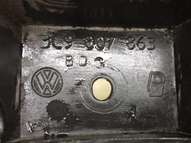 Кронштейн заднего бампера правый для Volkswagen Passat Variant (B6, Typ 3C) 2004-2010 на фотографиях