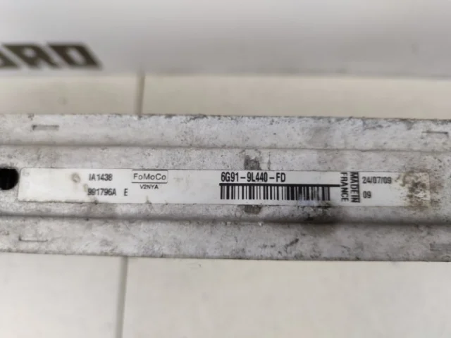 Радиатор интеркулера для Ford Galaxy CD340 2006-2015 на фотографиях