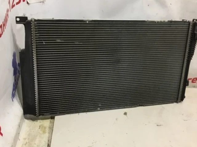 Панель радиатора (телевизор) для BMW 1er Ф20 2011-2015 на фотографиях