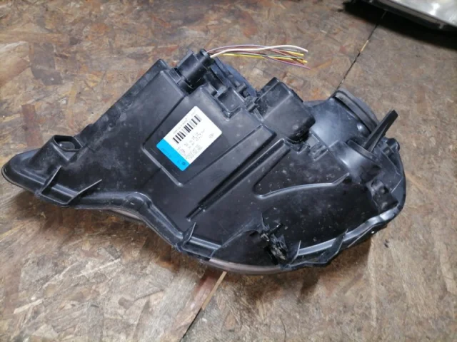 Фара правая для Volkswagen Polo IV (9N3) 2005-2009 на фотографиях