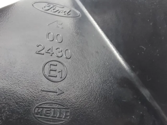 Фонарь внутренний правый для Ford Kuga CBV 2008-2013 на фотографиях