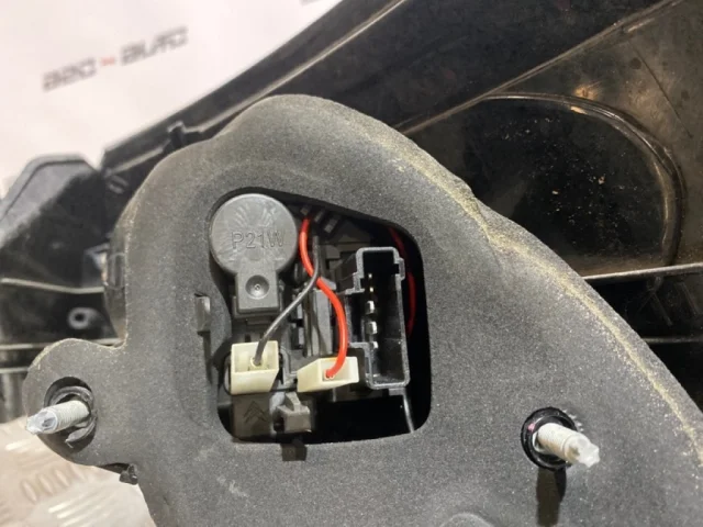 Фонарь внешний левый для Citroen DS4 2011-2016 на фотографиях