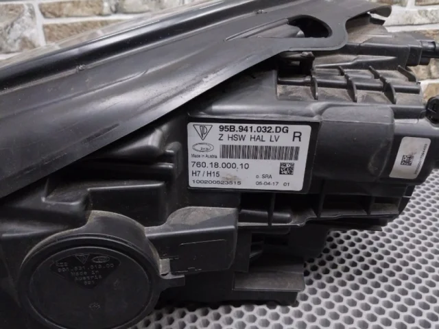 Фара правая для Porsche Macan 95B 2014-2023 на фотографиях