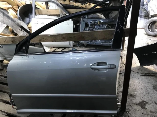 Двери для Toyota Avensis Хетчбек T250 2003-2008 на фотографиях