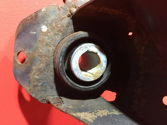 Подрамник двигателя для Ford Galaxy CD340 2006-2015 на фотографиях