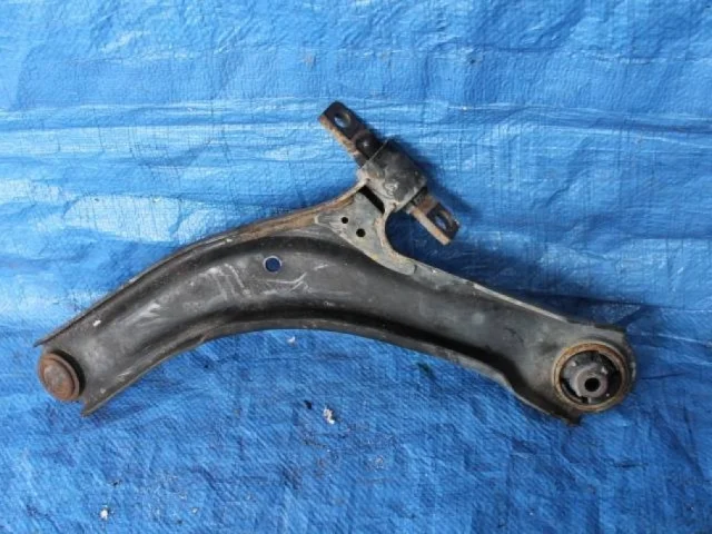 Рычаг передний правый верхний для Nissan Qashqai J10 2006-2013 на фотографиях