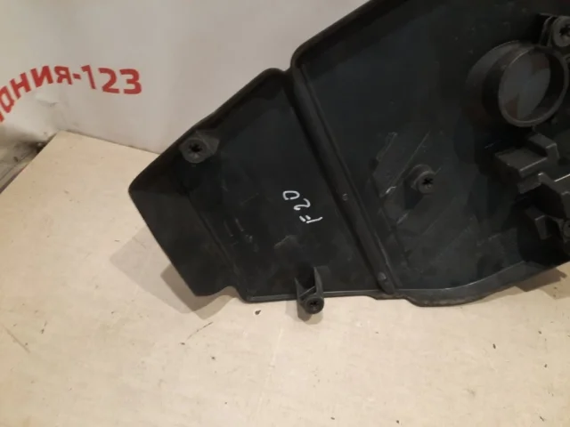 Пластиковая крышка двигателя для BMW 1er Ф20 2011-2015 на фотографиях