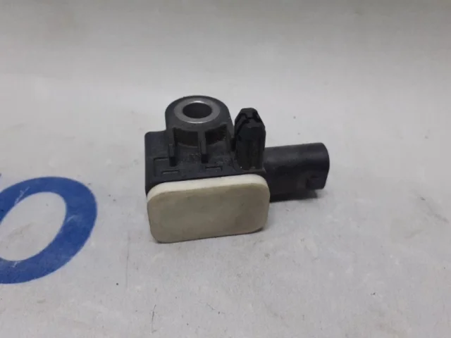 Датчик подушки безопасности для Audi A6 C7 2010-2018 на фотографиях