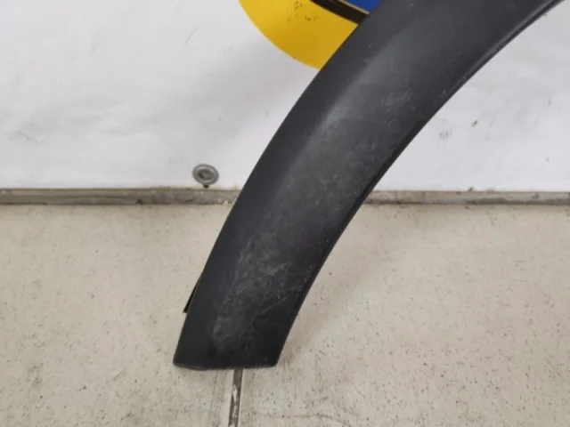 Молдинг крыла передний левый для Suzuki SX4 2006-2009 на фотографиях