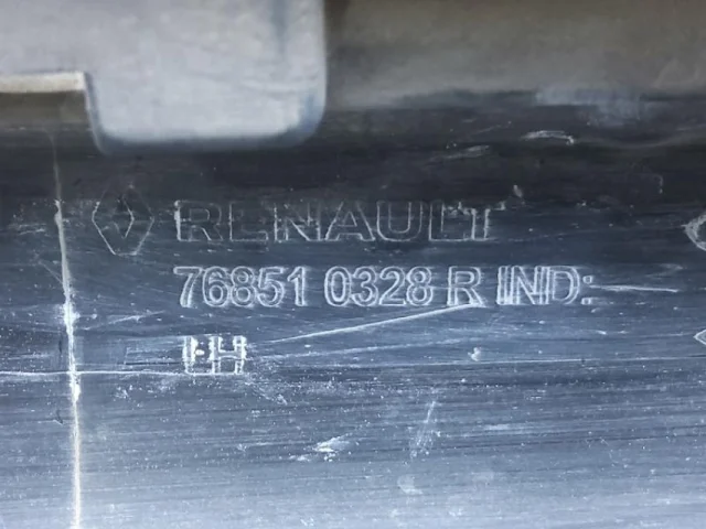 Накладка порога левая для Renault Duster HM 2020+ на фотографиях