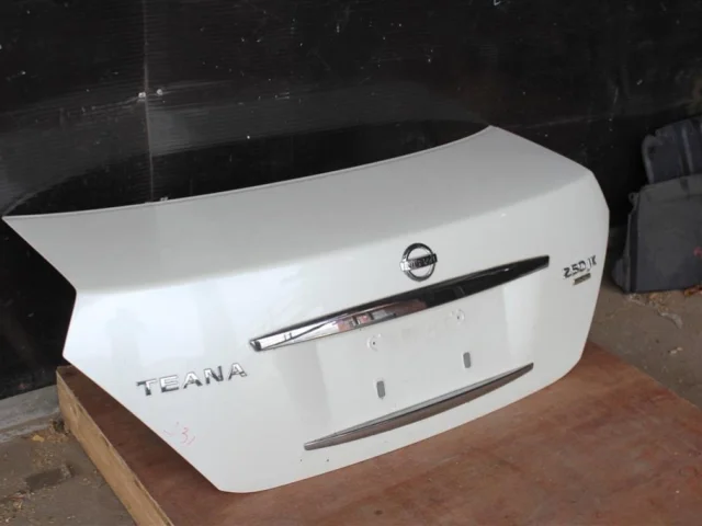 Крышка багажника для Nissan Teana J31 2003-2007 на фотографиях