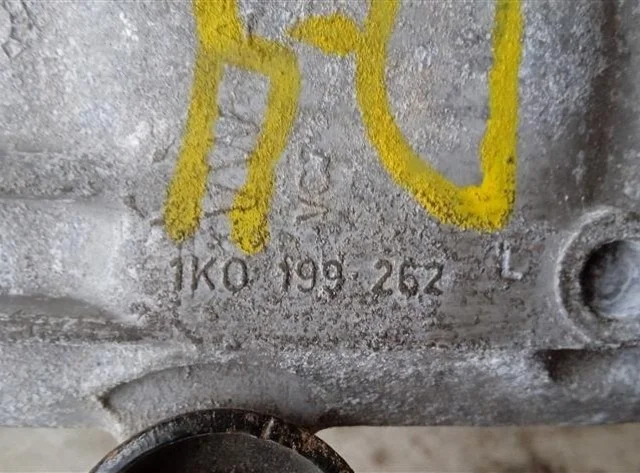 Опора двигателя задняя правая нижняя для Volkswagen Jetta 5 1K 2005-2010 на фотографиях