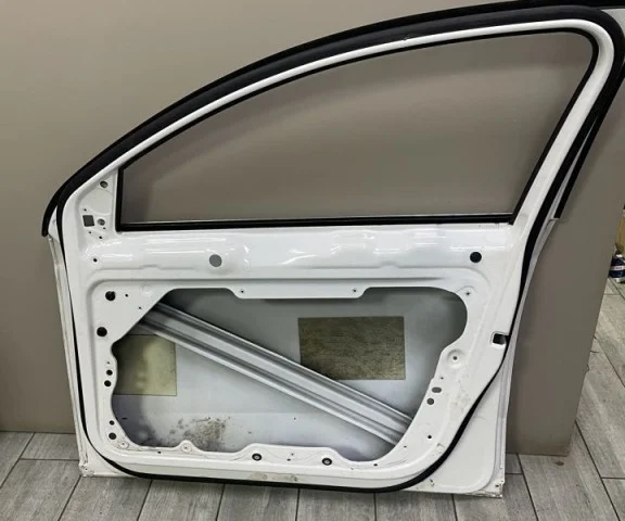 Дверь передняя правая для Volkswagen Passat Variant (B6, Typ 3C) 2004-2010 на фотографиях