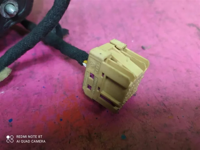 Стекла и зеркала для Volkswagen Polo V (6R) 2009-2014 на фотографиях