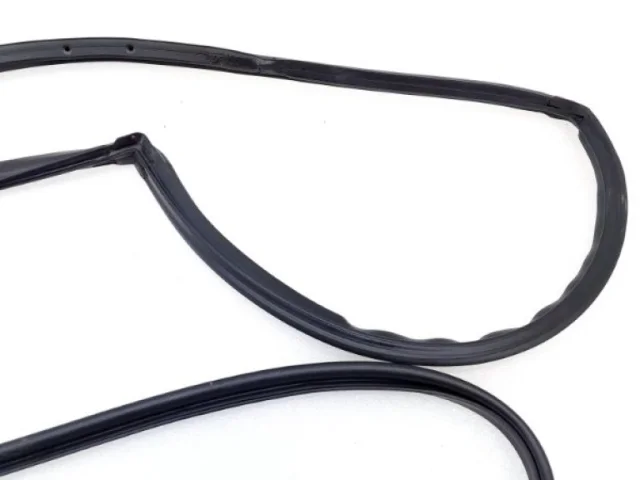 Уплотнитель задней левой двери для Kia Ceed 2 SW JD 2012-2016 на фотографиях