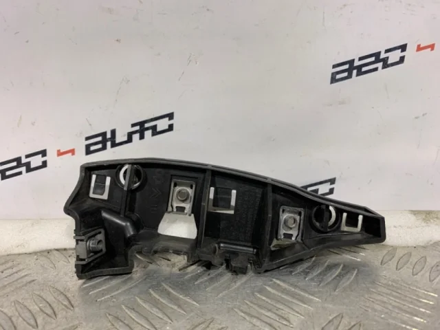 Направляющая бампера передняя правая для Citroen DS4 2011-2016 на фотографиях