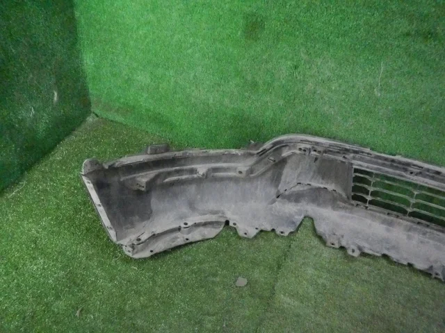 Решетка переднего бампера для Ford Explorer U502 rest 2014-2019 на фотографиях