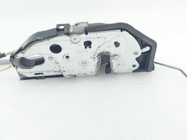 Уплотнитель передней правой двери для BMW 5er Ф10 2010-2013 на фотографиях