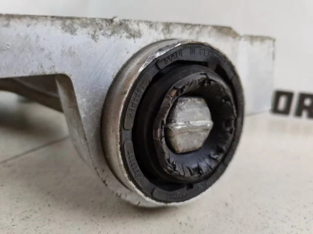 Рычаг передний правый нижний для Volvo XC90 II L 2014-2019 на фотографиях