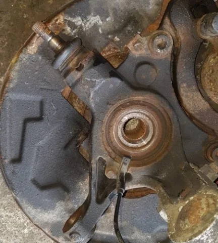 Кулак поворотный правый для Peugeot 308 SW T7 2007-2014 на фотографиях