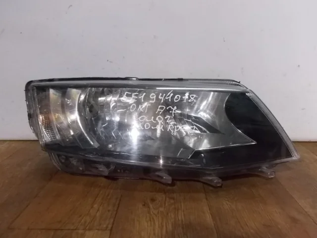 Фара правая для Skoda Octavia A7 Tour на фотографиях