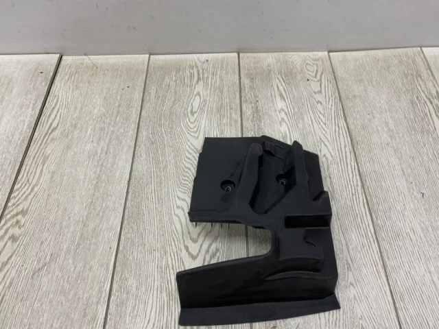 Кронштейн крыла задний левый для Volkswagen Tiguan II MK2 2016+ на фотографиях