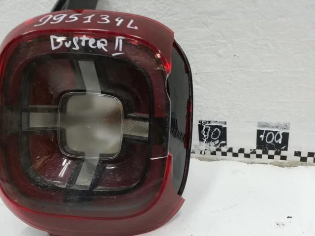 Фонарь правый для Renault Duster HM 2020+ на фотографиях