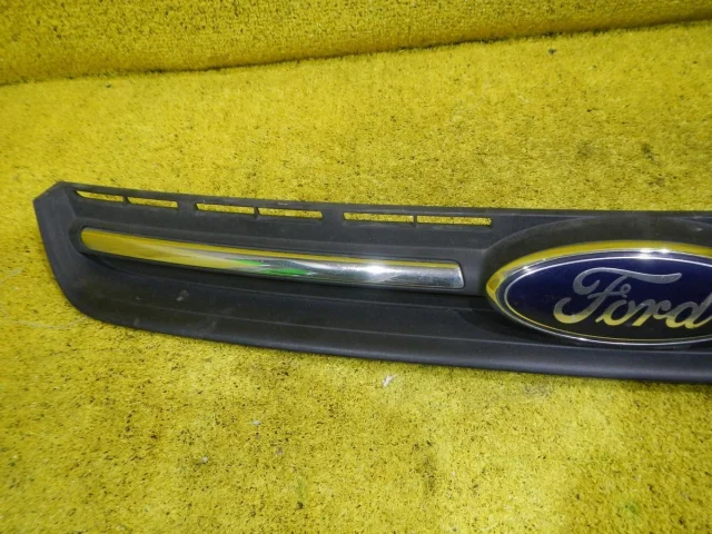 Решетка радиатора для Ford Kuga CBV 2008-2013 на фотографиях