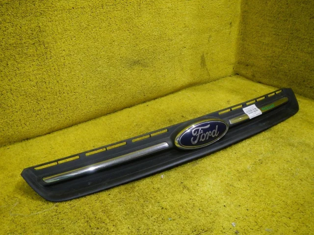 Решетка радиатора для Ford Kuga CBV 2008-2013 на фотографиях