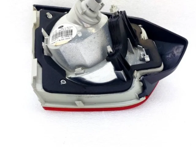 Фонарь внутренний правый для Ford Kuga CBV 2008-2013 на фотографиях