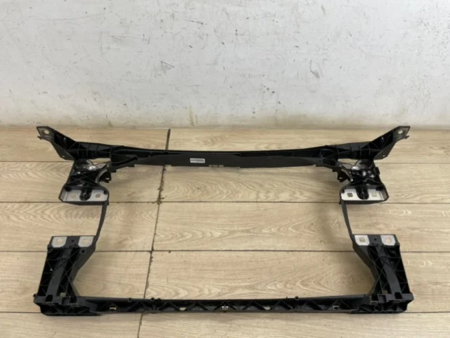 Панель радиатора (телевизор) для Audi A4 B9 Avant 2015+ на фотографиях