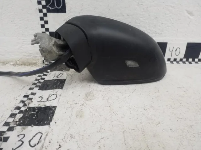 Стекла и зеркала для Volkswagen Passat (B8.5) 2019+ на фотографиях