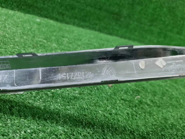 Молдинг заднего бампера левый для Volkswagen Touareg III (CR) 2018+ на фотографиях