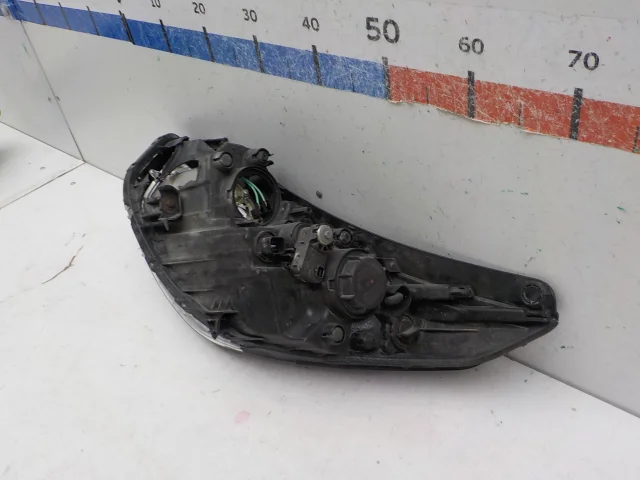 Фара правая для Hyundai Tucson LM 2009-2015 на фотографиях