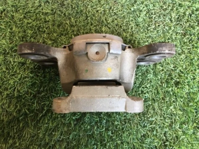 Опора двигателя задняя правая нижняя для Volvo S80 AS 2006-2016 на фотографиях