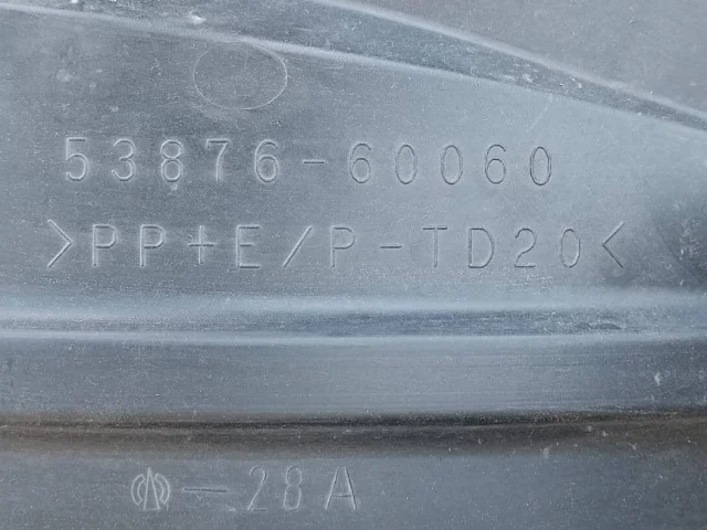 Подкрылок передний левый для Toyota Land Cruiser 200 (JDM) 2007-2013 на фотографиях