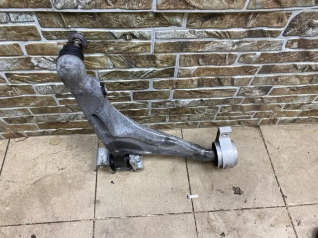 Рычаг передний правый нижний для Volvo XC90 II L 2014-2019 на фотографиях