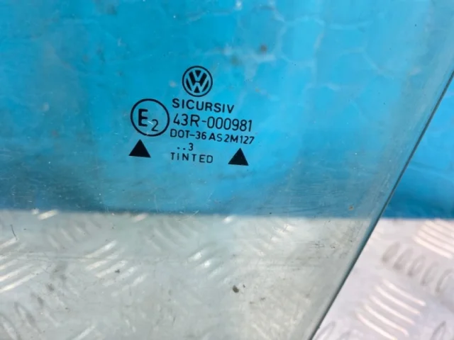 Стекло двери переднее левое для Volkswagen Passat Variant (B4, Typ 3A) 1993-1997 на фотографиях