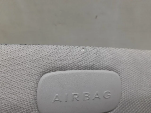 Накладка лобового стекла левая для Mercedes-Benz GLK class X204 2008-2016 на фотографиях