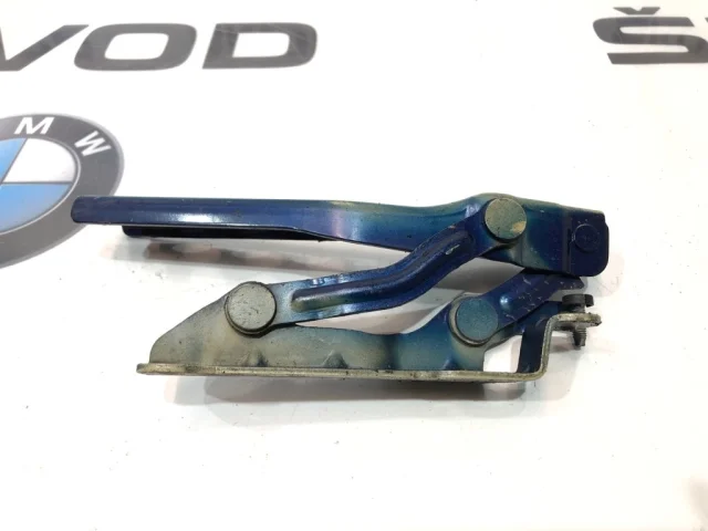 Петля капота левая для Skoda Octavia A5 на фотографиях