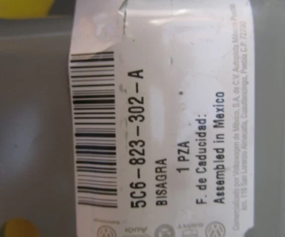 Петля капота правая для Volkswagen Jetta 6 2010-2019 на фотографиях