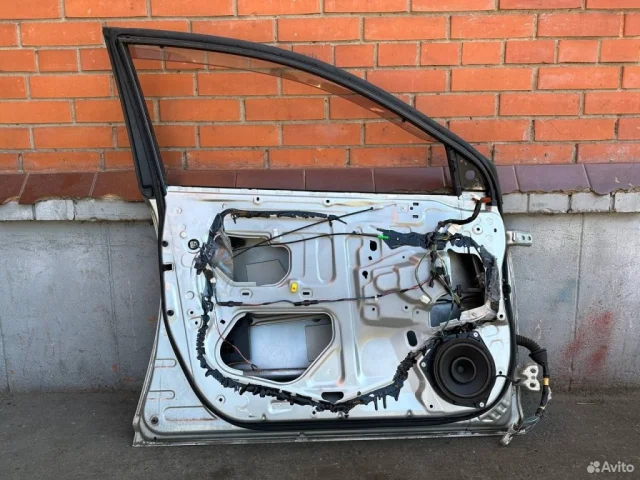 Двери для Toyota Avensis Универсал T250 2003-2008 на фотографиях