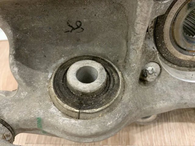 Кулак задний правый для Mercedes-Benz S class W222 2013-2017 на фотографиях