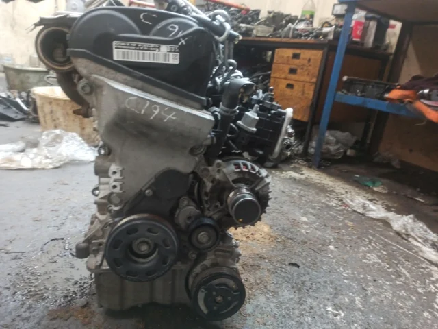 Двигатель для Skoda Octavia A7 Tour на фотографиях